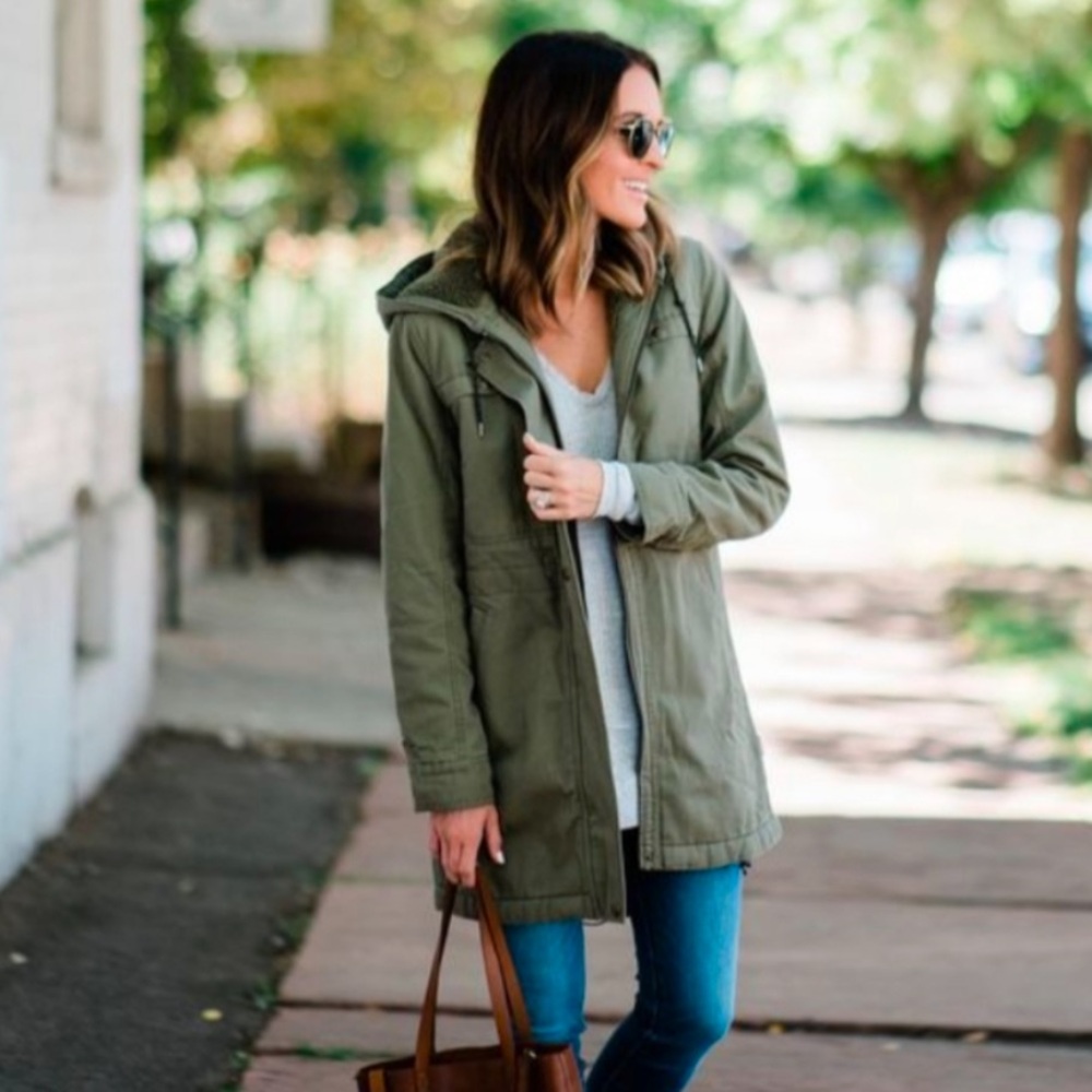 Patagonia Women's Green Insulated Prairie Dawn Parka - Picture 3 of 9